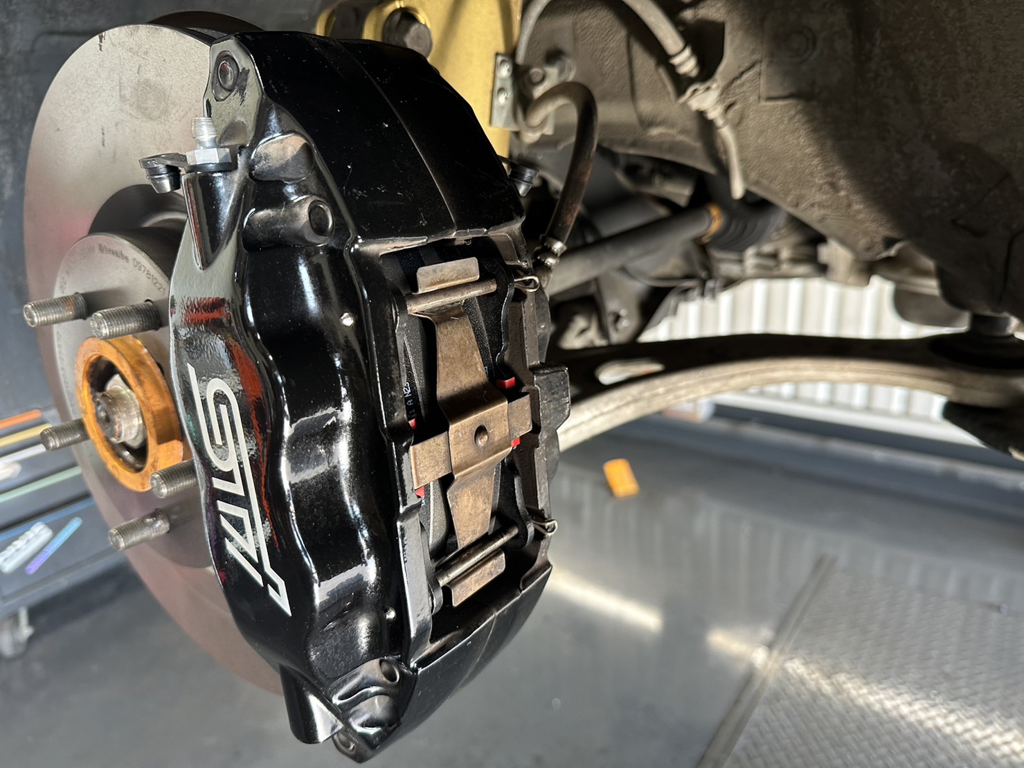 ブレーキキャリパーの〇〇〇〇がなくなる⁉